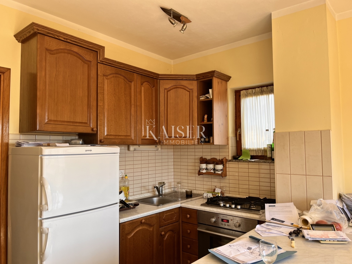 Rijeka, Marinići - casa con locali commerciali in una posizione popolare