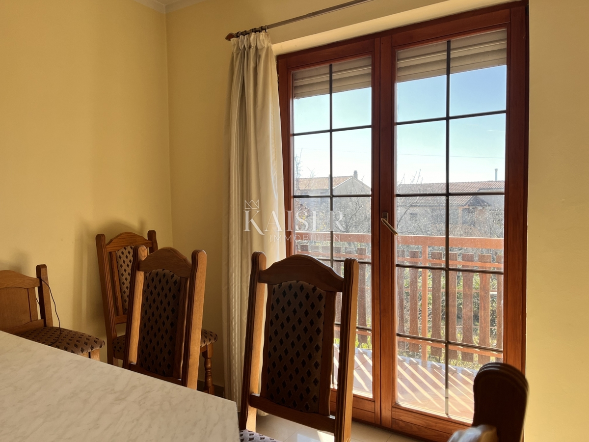 Rijeka, Marinići - casa con locali commerciali in una posizione popolare