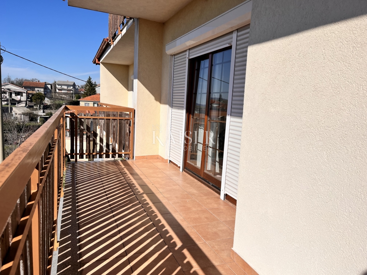 Rijeka, Marinići - casa con locali commerciali in una posizione popolare