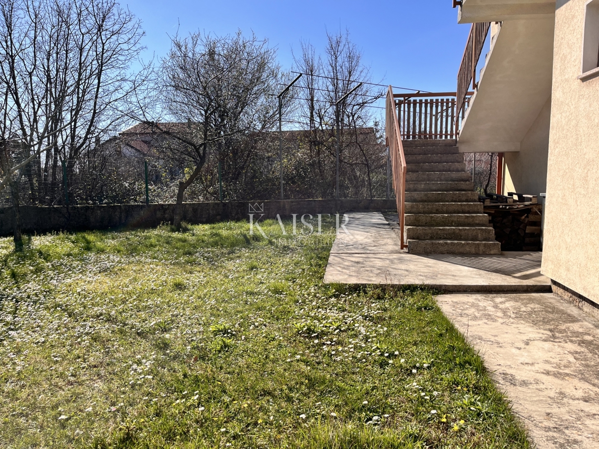 Rijeka, Marinići - casa con locali commerciali in una posizione popolare