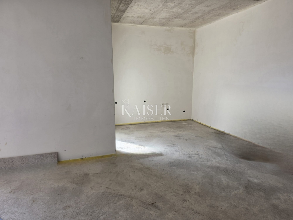 Istria, Parenzo - appartamento al piano terra con giardino di 400 m2