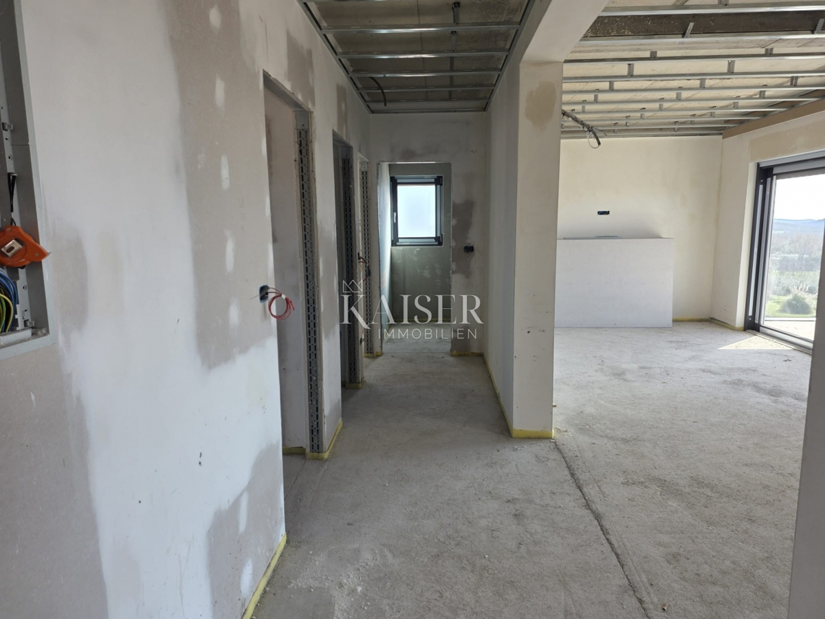 Istria, Parenzo - appartamento al piano terra con giardino di 400 m2