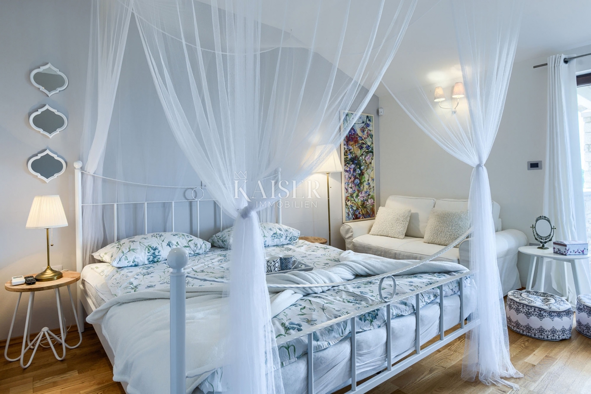 Istria - Marčana, villa con piscina, 280 m2