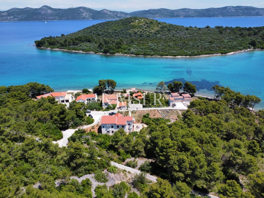 Земля під забудову Mali Iž, Zadar - Okolica, 800m2