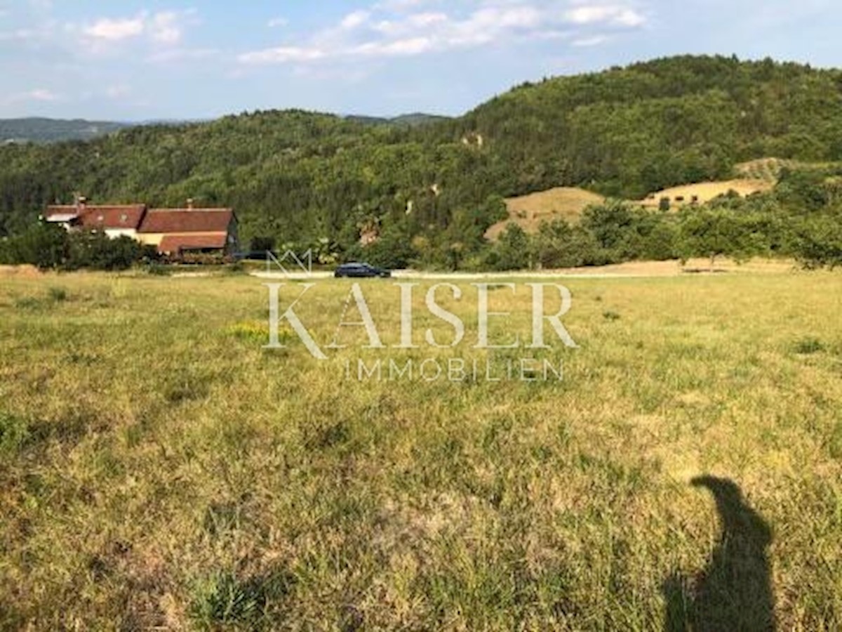 Istria, Pisino, terreno edificabile con vista sul Lago Butoniga