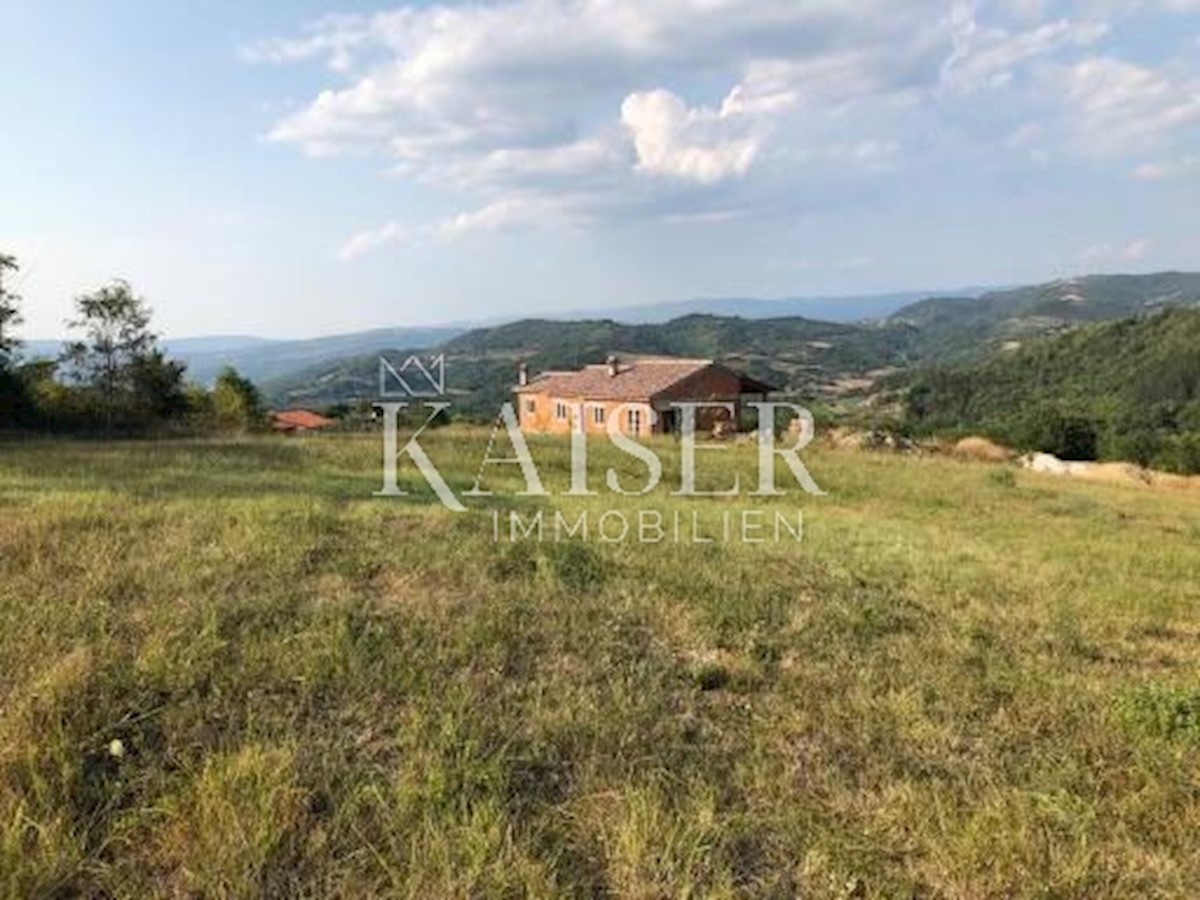 Istria, Pisino, terreno edificabile con vista sul Lago Butoniga