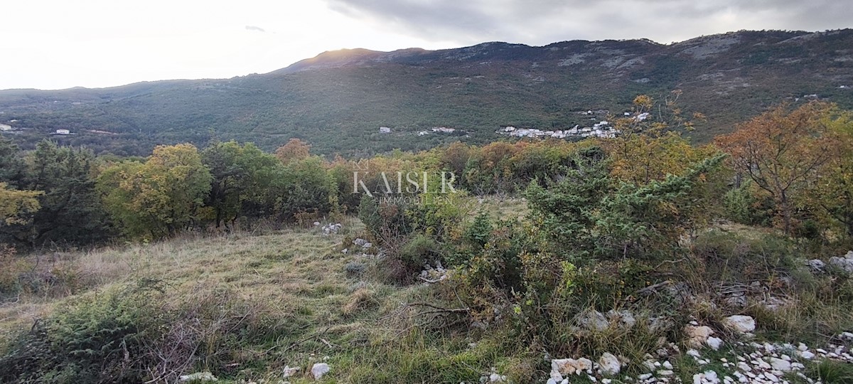 Mošćenička Draga - terreno edificabile con bellissima vista sul mare, 5.500 m2