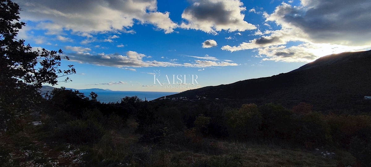 Mošćenička Draga - terreno edificabile con bellissima vista sul mare, 5.500 m2