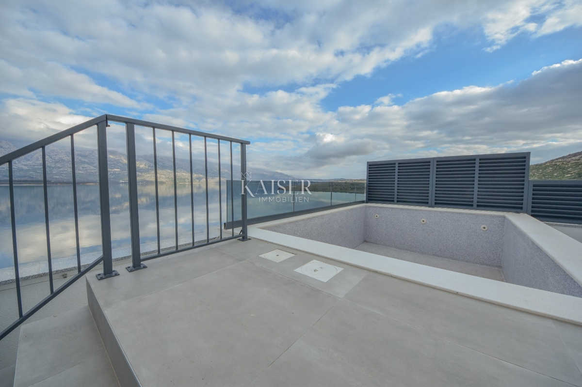 Vinjerac - attico di lusso 134m2, 1a fila al mare
