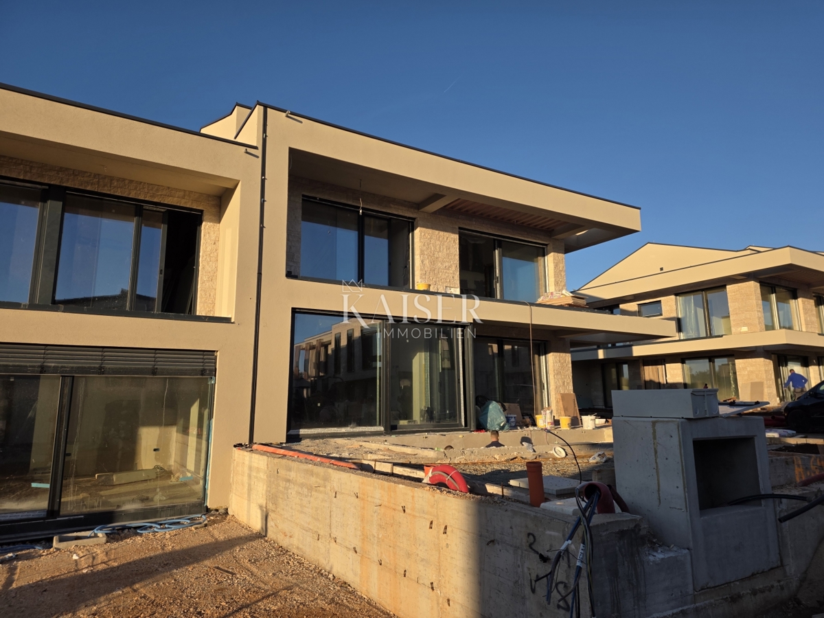 Istria, dintorni di Umago, villa di lusso a 100 metri dal mare