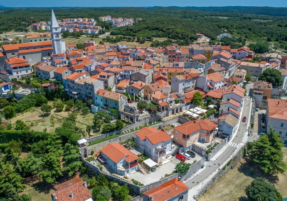 Istria - zona Parenzo, affascinante casa al mare