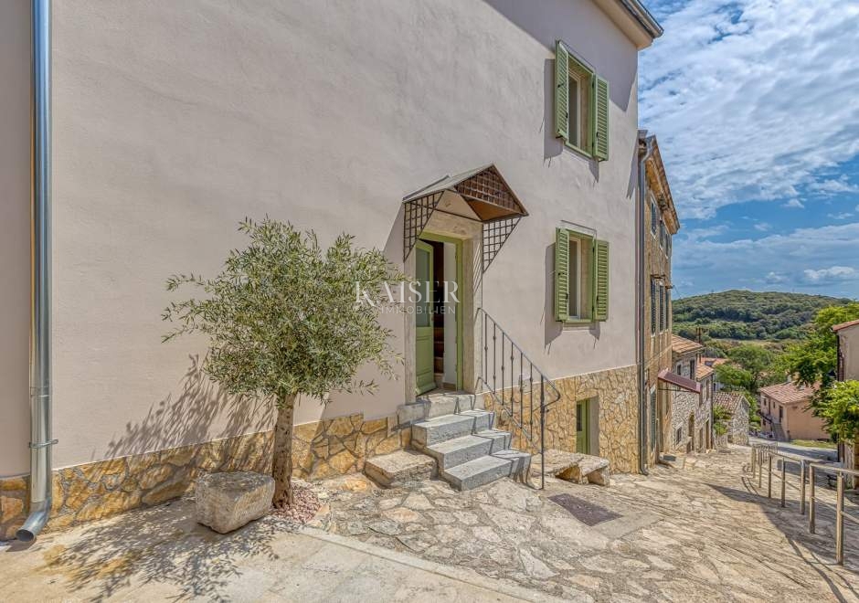 Istria - zona Parenzo, affascinante casa al mare
