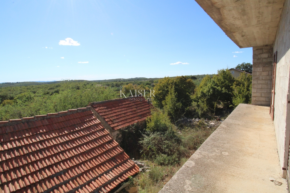 Slivnica - una casa indipendente con strutture ausiliarie