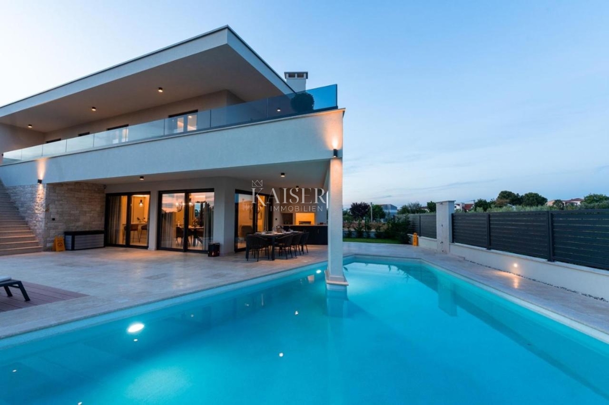 Istria - Parenzo, villa moderna e lussuosa con vista mare
