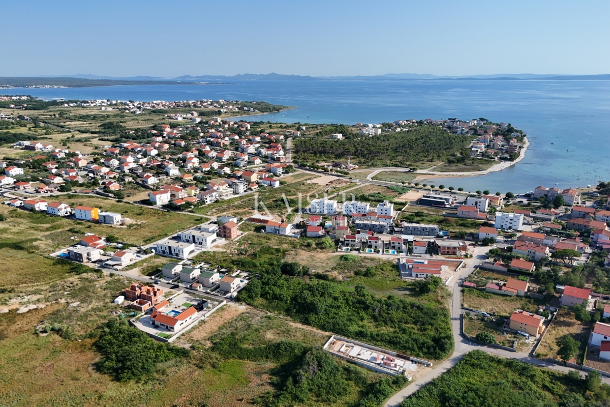 Zara, Privlaka, appartamento su due piani con giardino vicino al centro e al mare