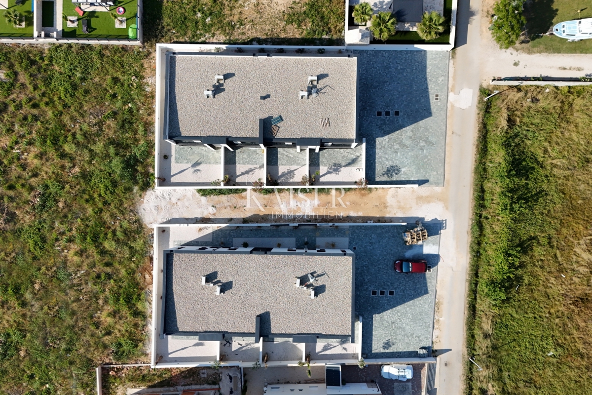 Zara, Privlaka, appartamento su due piani con giardino vicino al centro e al mare