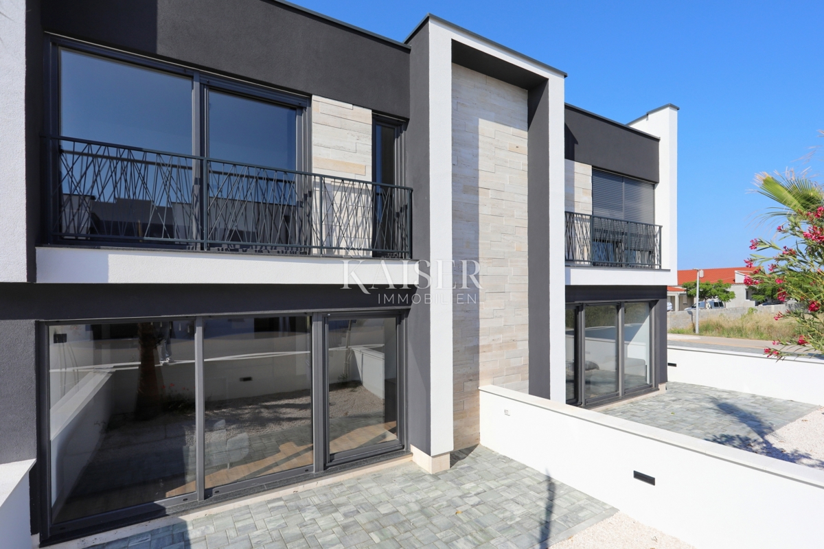 Zara, Privlaka, appartamento su due piani con giardino vicino al centro e al mare