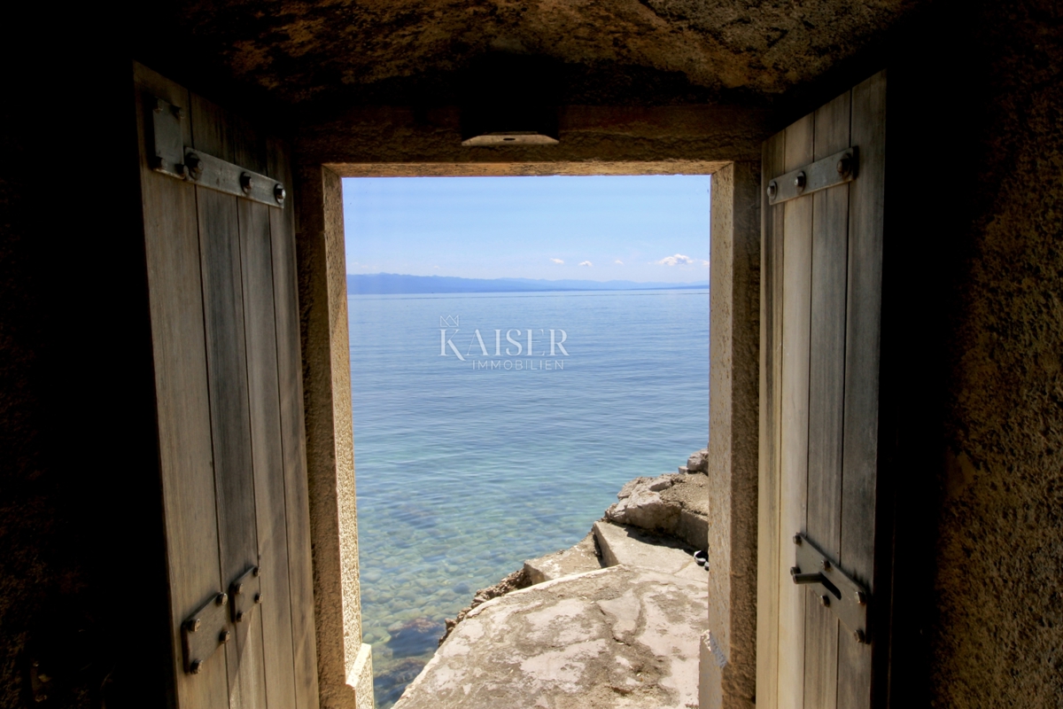 Opatija, Lovran – Appartamento 120 m2, prima fila al mare con spiaggia privata