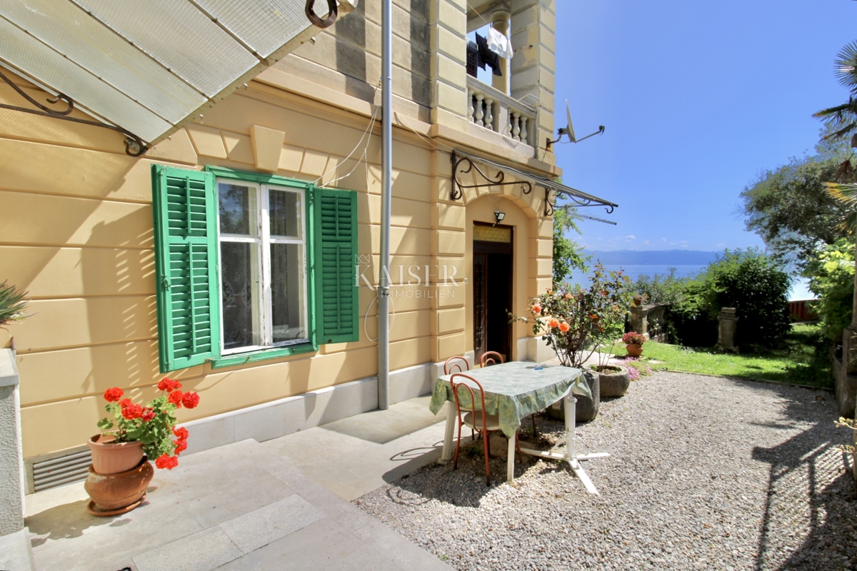 Opatija, Lovran – Appartamento 120 m2, prima fila al mare con spiaggia privata