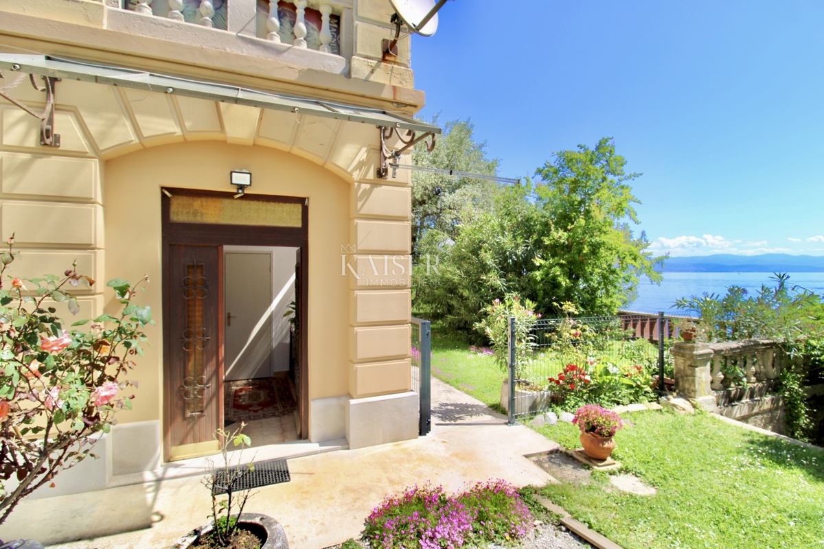 Opatija, Lovran – Appartamento 120 m2, prima fila al mare con spiaggia privata