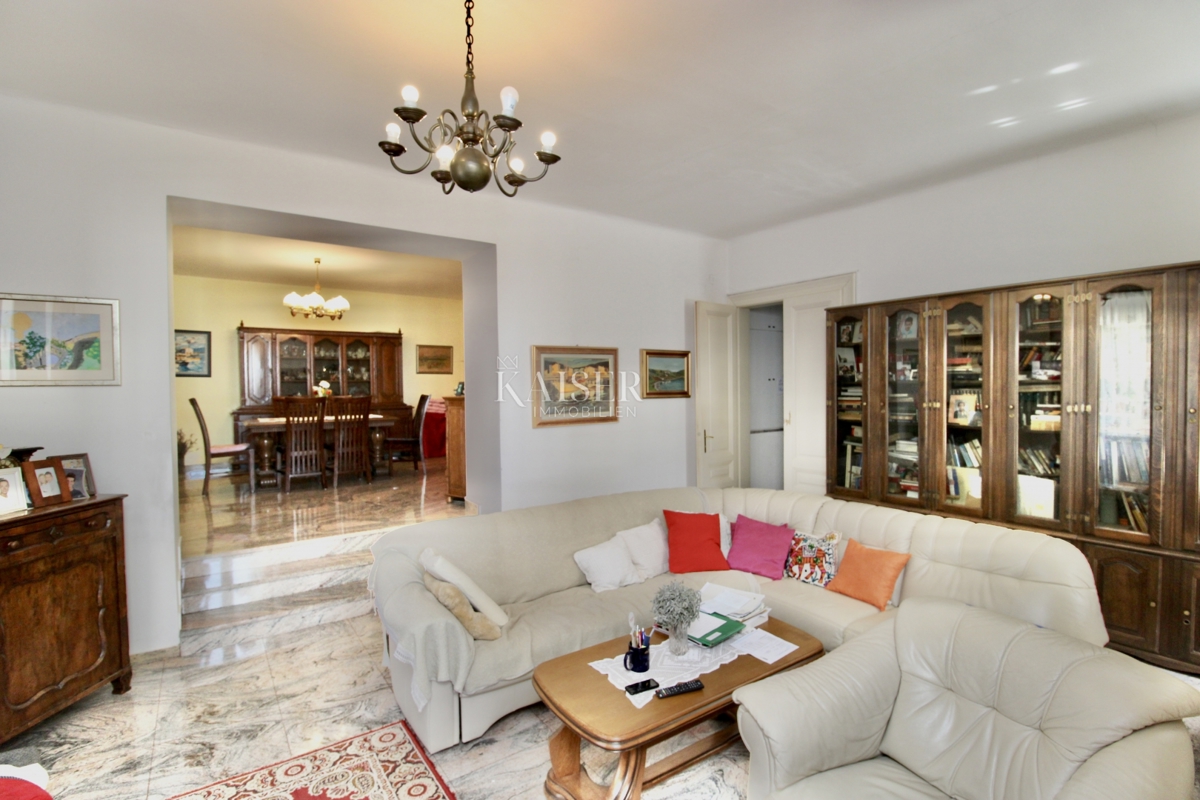 Opatija, Lovran – Appartamento 120 m2, prima fila al mare con spiaggia privata