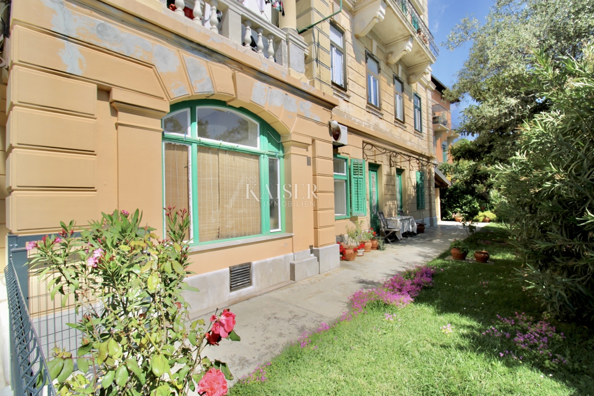 Opatija, Lovran – Appartamento 120 m2, prima fila al mare con spiaggia privata