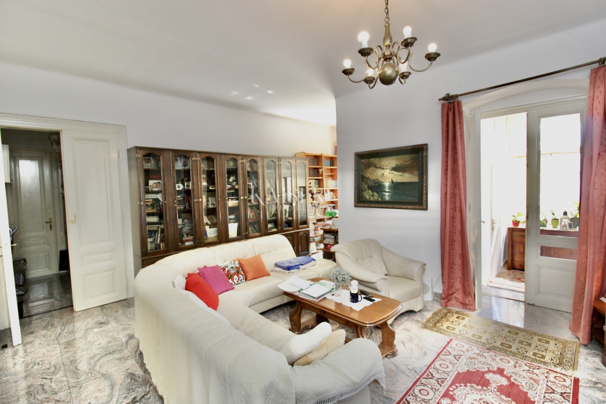 Opatija, Lovran – Appartamento 120 m2, prima fila al mare con spiaggia privata