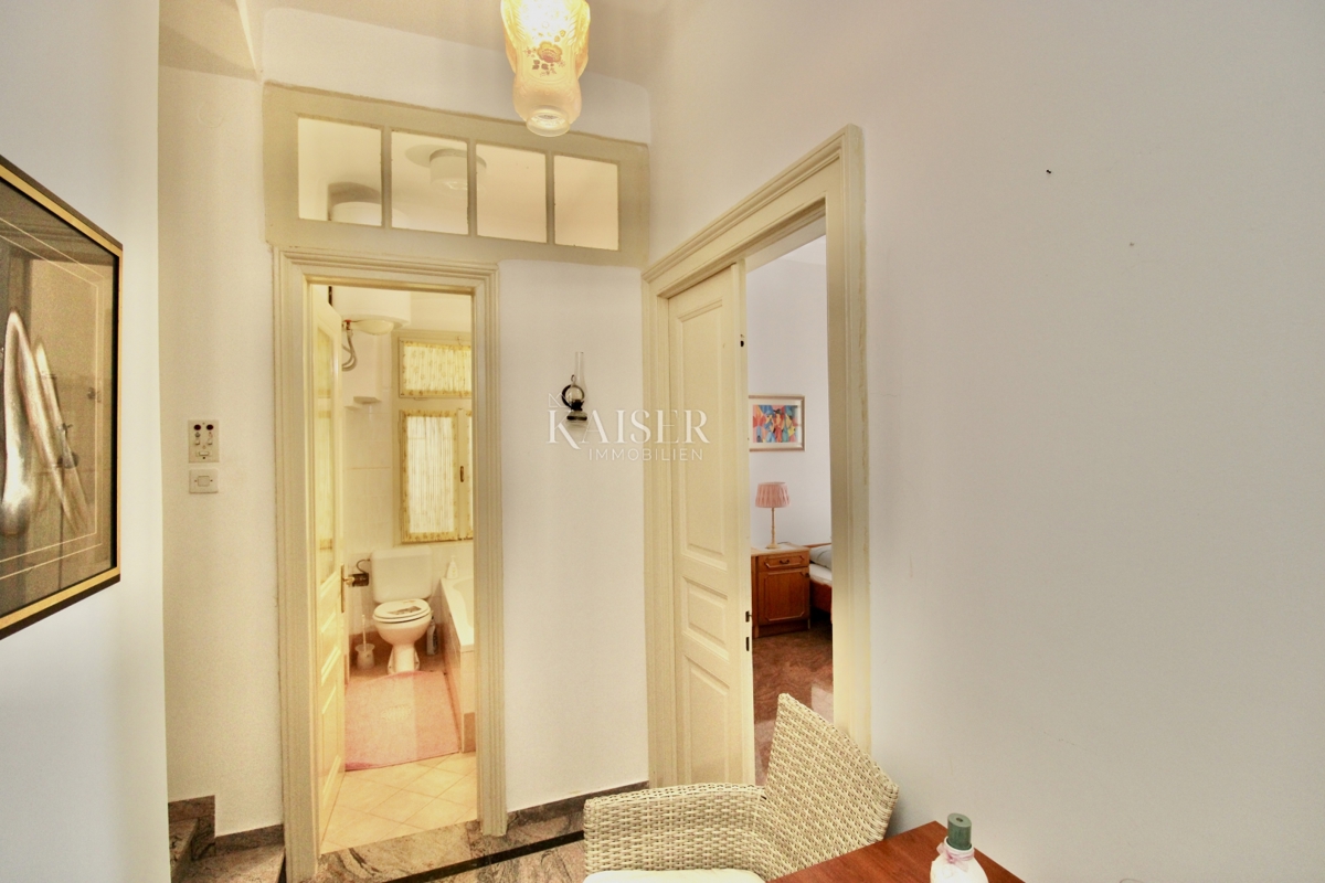 Opatija, Lovran – Appartamento 120 m2, prima fila al mare con spiaggia privata