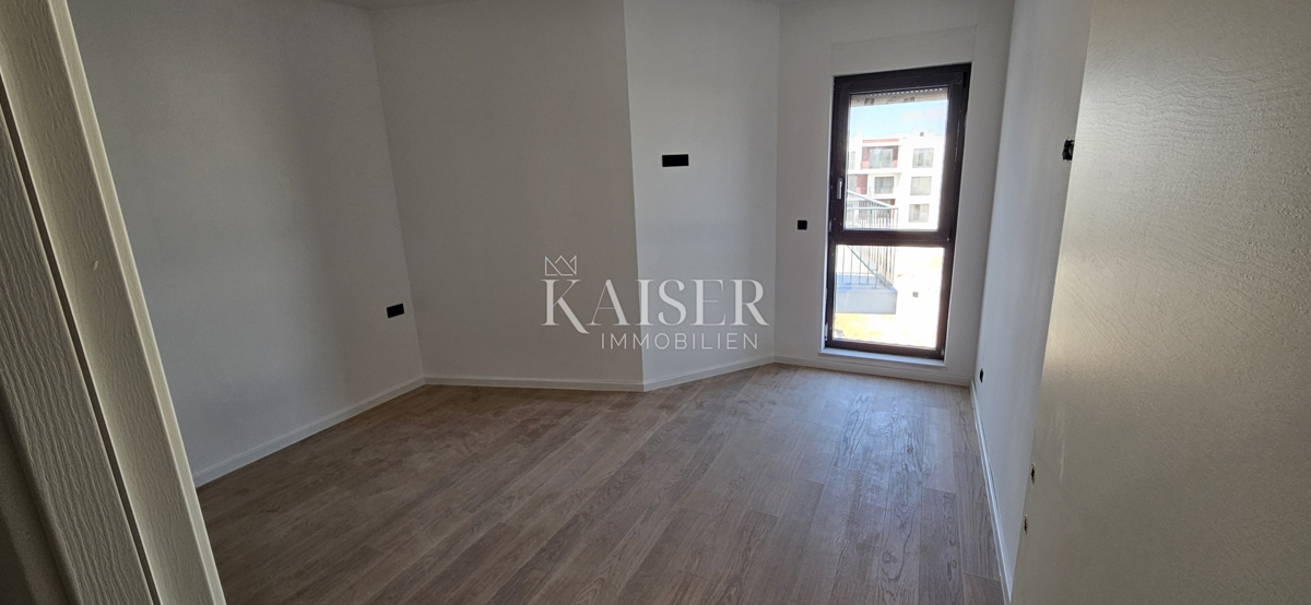 Istria, Umago - appartamento con una camera da letto in una nuova costruzione, 46m2, posizione attraente