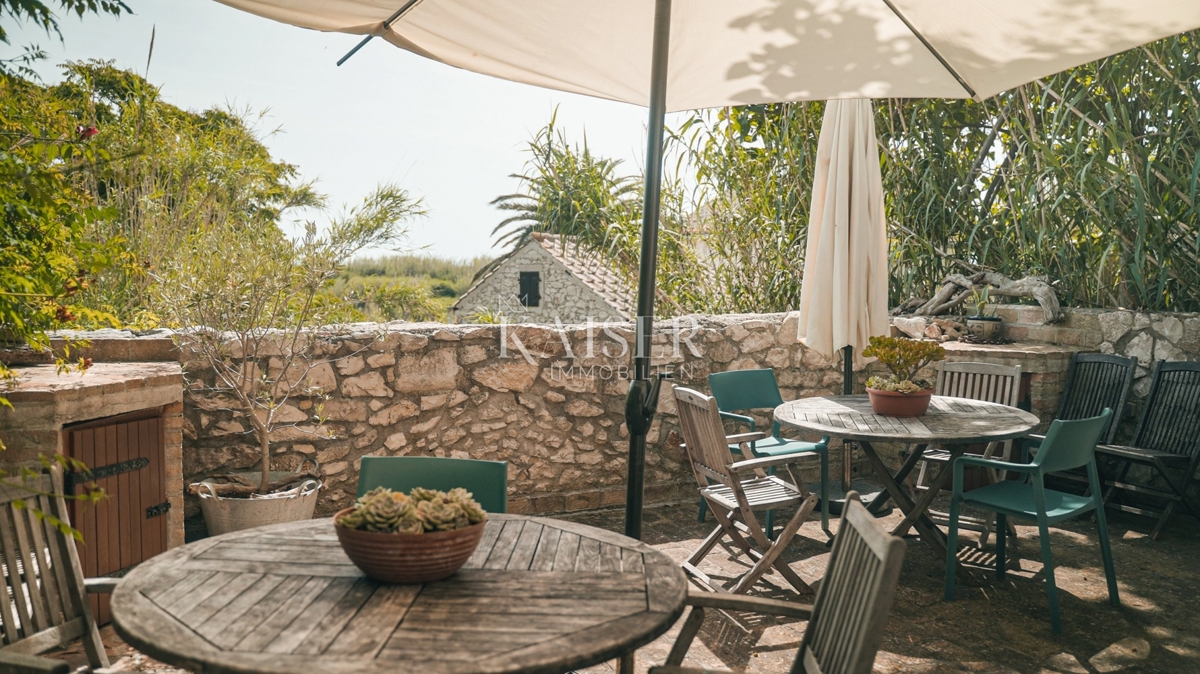 Mali Lošinj, Isola di Susak - autentica casa in pietra 223m2