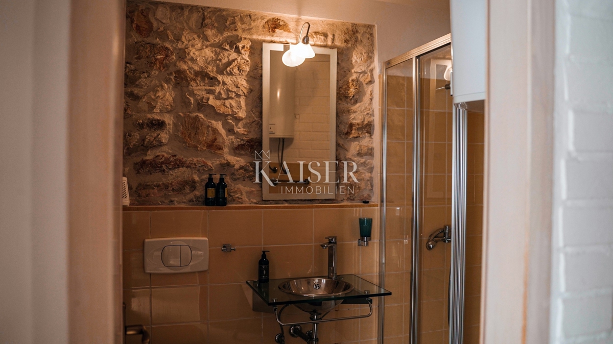 Mali Lošinj, Isola di Susak - autentica casa in pietra 223m2