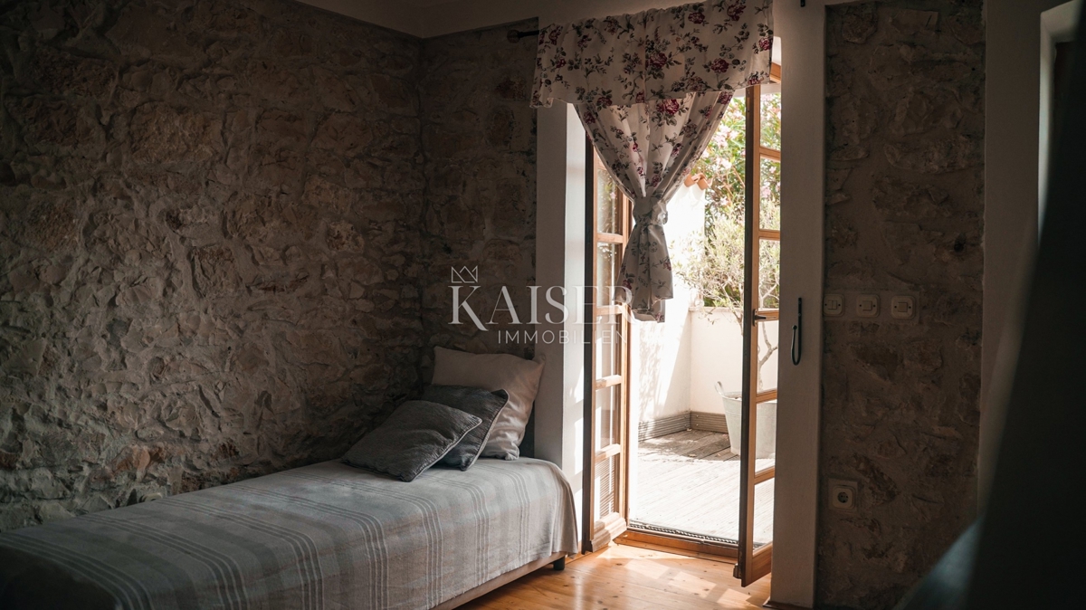 Mali Lošinj, Isola di Susak - autentica casa in pietra 223m2
