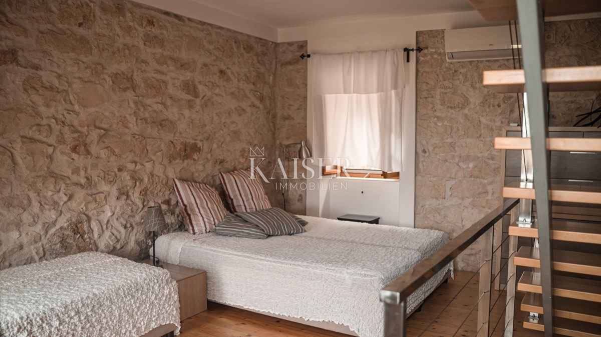 Mali Lošinj, Isola di Susak - autentica casa in pietra 223m2
