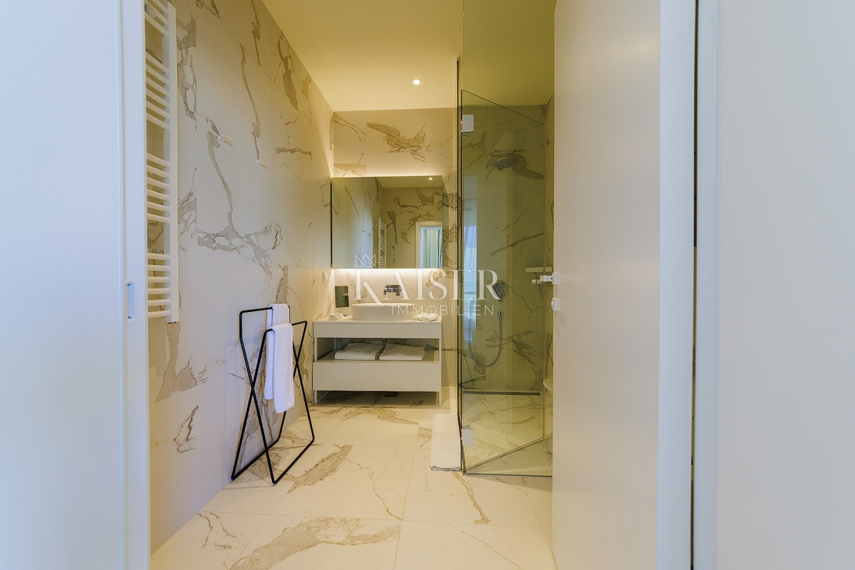 Istria, Umago, Salvore - villa di lusso in resort, 533m2, piscina a sfioro sul tetto