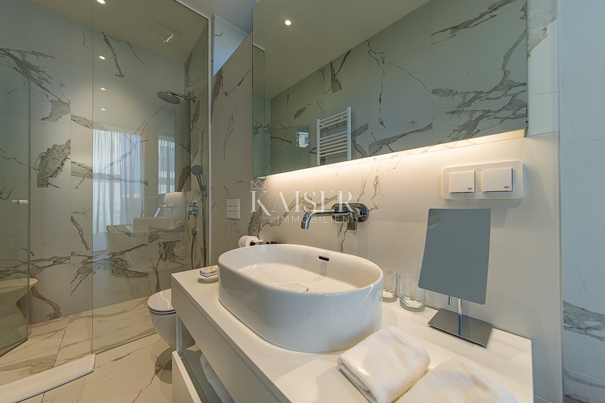 Istria, Umago, Salvore - villa di lusso in resort, 533m2, piscina a sfioro sul tetto