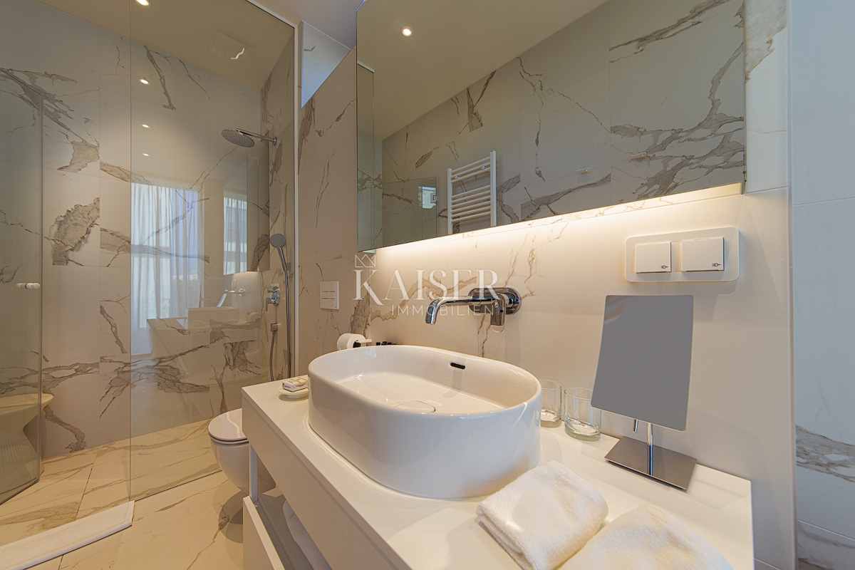 Istria, Umago, Salvore - villa di lusso in resort, 533m2, piscina a sfioro sul tetto