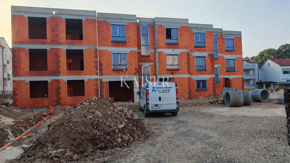 Istria, Pola - appartamento con tre camere da letto di 105 m2 in un nuovo edificio con garage