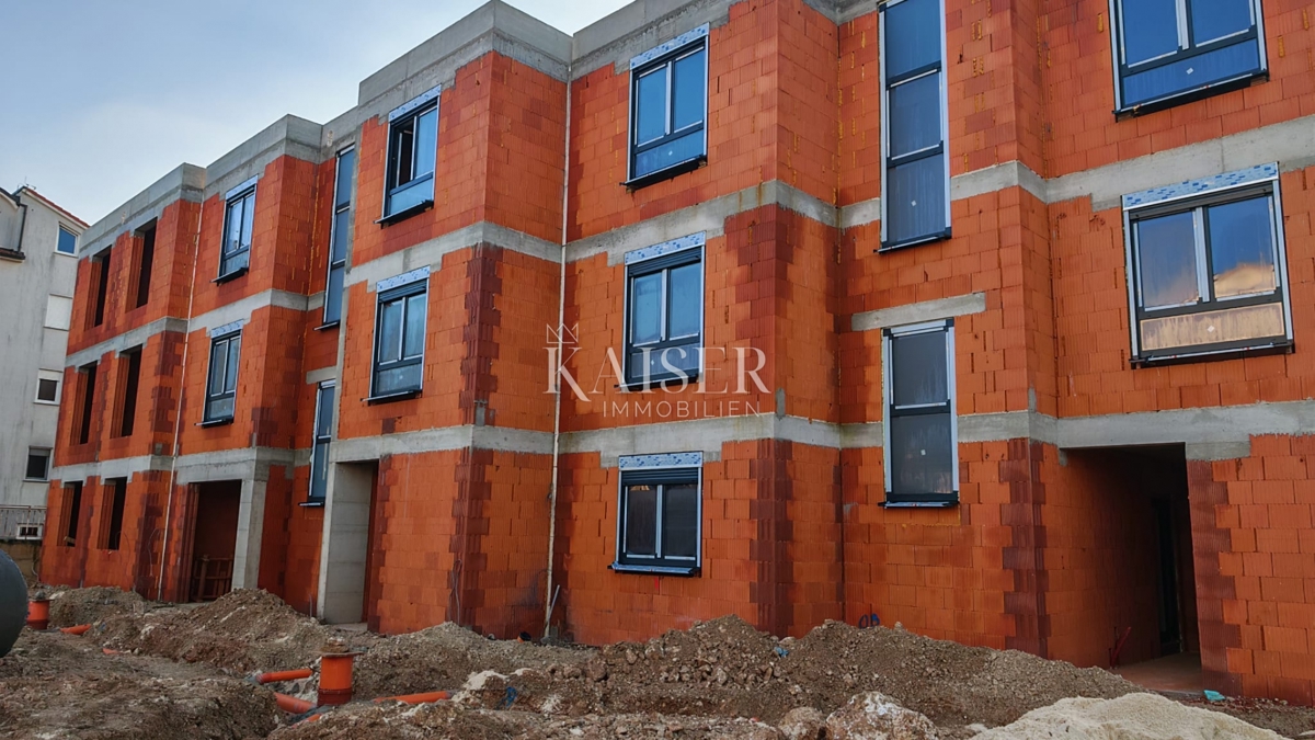 Istria, Pola - appartamento con tre camere da letto di 105 m2 in un nuovo edificio con garage