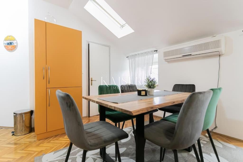 Crikvenica, centro - appartamento, 2 camere da letto + soggiorno, a 100 metri dal mare