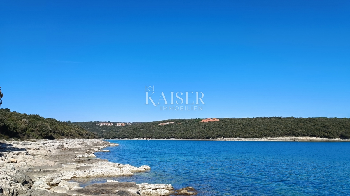 Istria, Peruški - terreno edificabile 862m2 con progetto 
