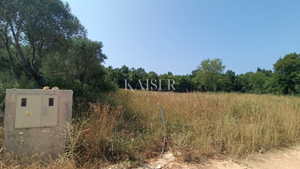 Istria, Peruški - terreno edificabile 862m2 con progetto 