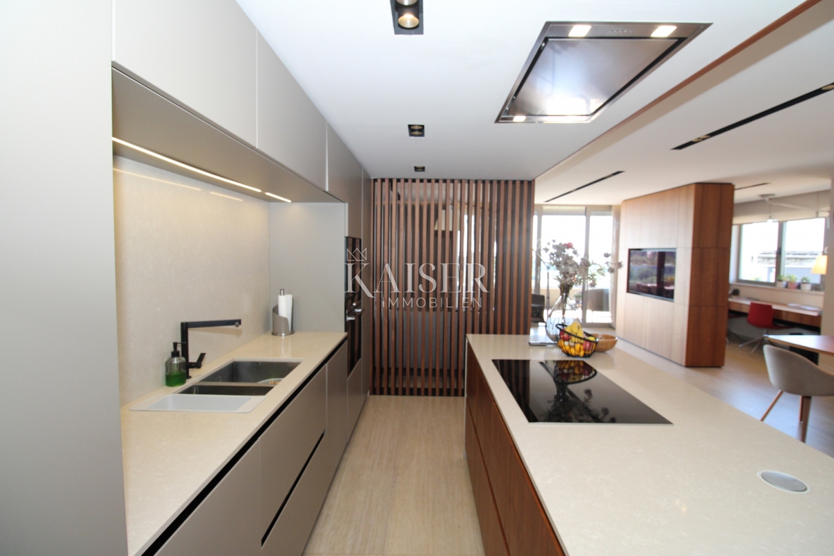 Istria, Cittanova - appartamento lussuosamente arredato di 119 m2, posizione eccellente, vista mare