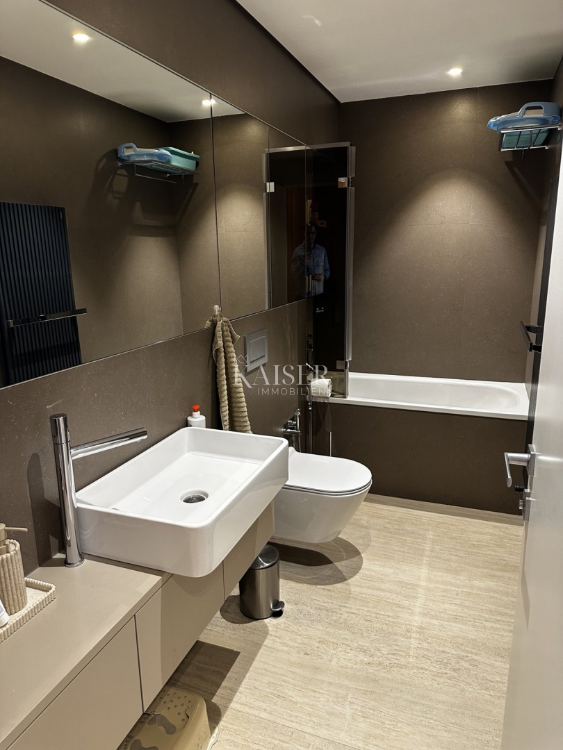 Istria, Cittanova - appartamento lussuosamente arredato di 119 m2, posizione eccellente, vista mare