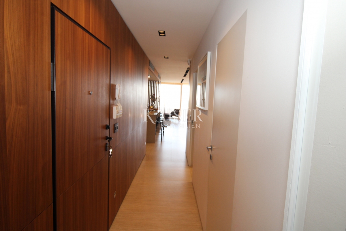 Istria, Cittanova - appartamento lussuosamente arredato di 119 m2, posizione eccellente, vista mare