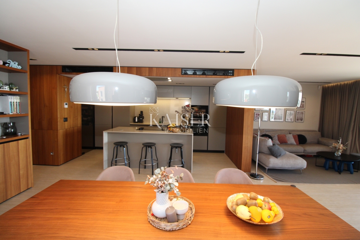 Istria, Cittanova - appartamento lussuosamente arredato di 119 m2, posizione eccellente, vista mare