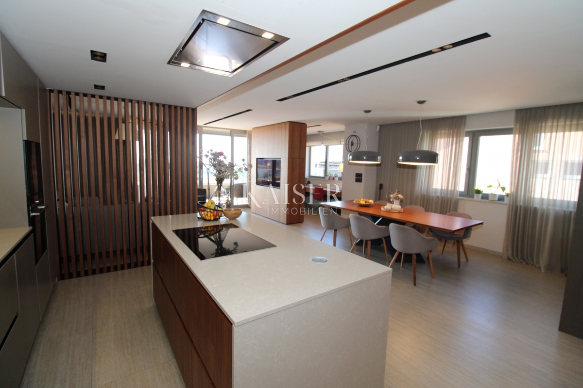 Istria, Cittanova - appartamento lussuosamente arredato di 119 m2, posizione eccellente, vista mare