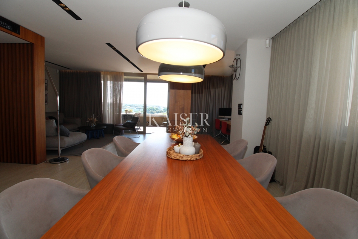 Istria, Cittanova - appartamento lussuosamente arredato di 119 m2, posizione eccellente, vista mare