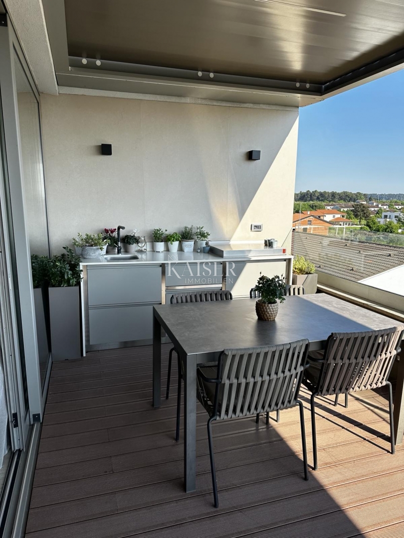 Istria, Cittanova - appartamento lussuosamente arredato di 119 m2, posizione eccellente, vista mare