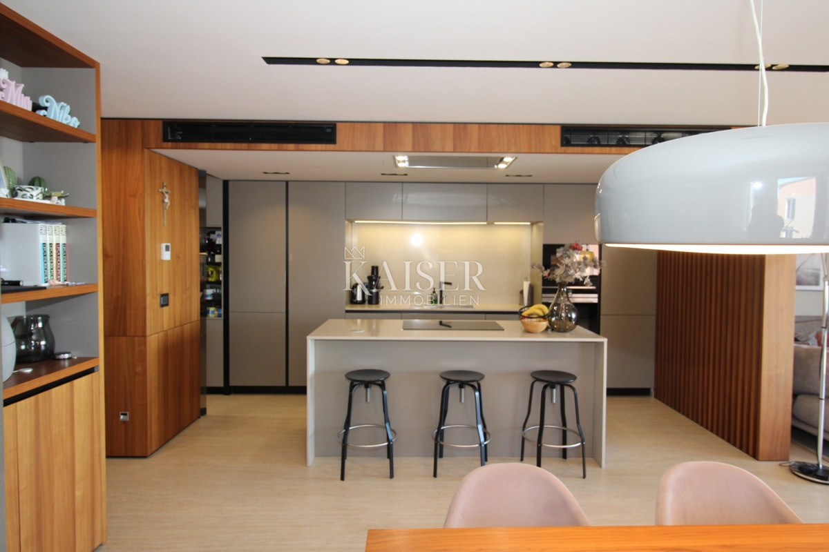 Istria, Cittanova - appartamento lussuosamente arredato di 119 m2, posizione eccellente, vista mare