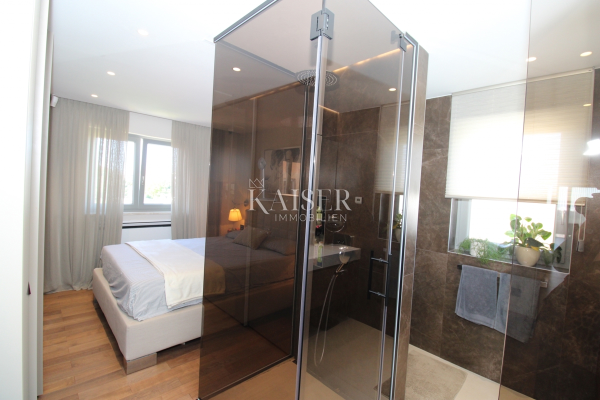 Istria, Cittanova - appartamento lussuosamente arredato di 119 m2, posizione eccellente, vista mare